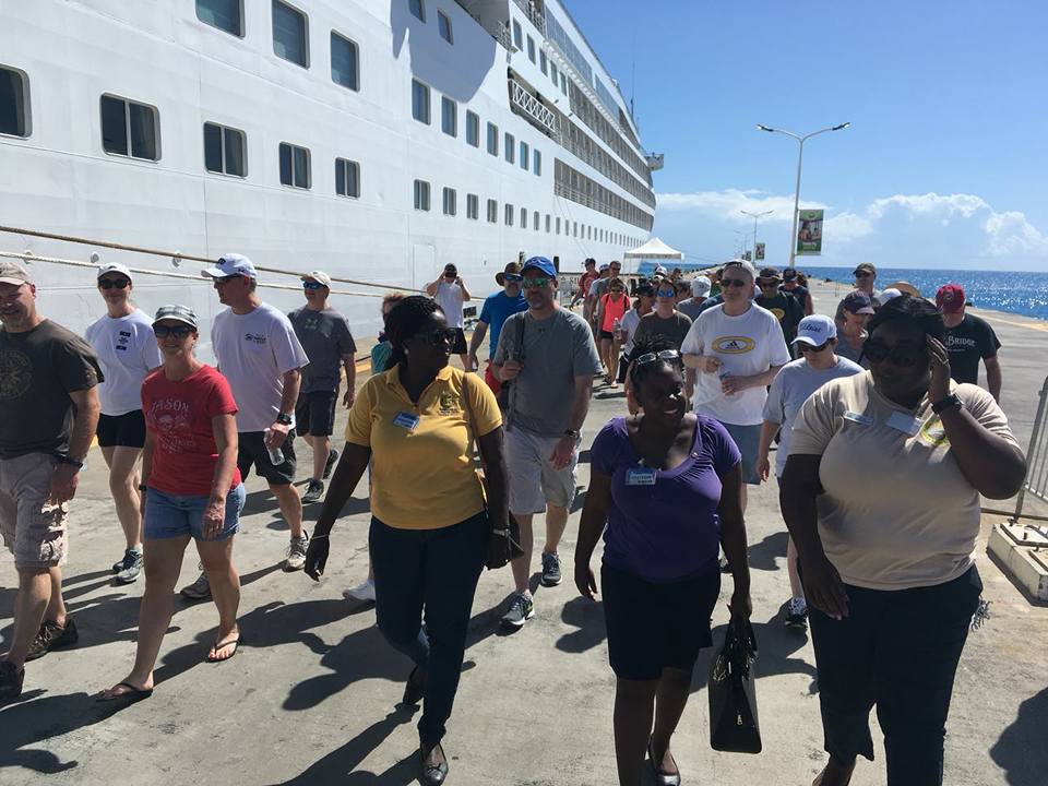 Incentive cruise volunteers meet with Rotary Club members in St. Maarten