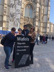 Landry & Kling Amadeus Queen river cruise- chocolates & waffles in Antwerp