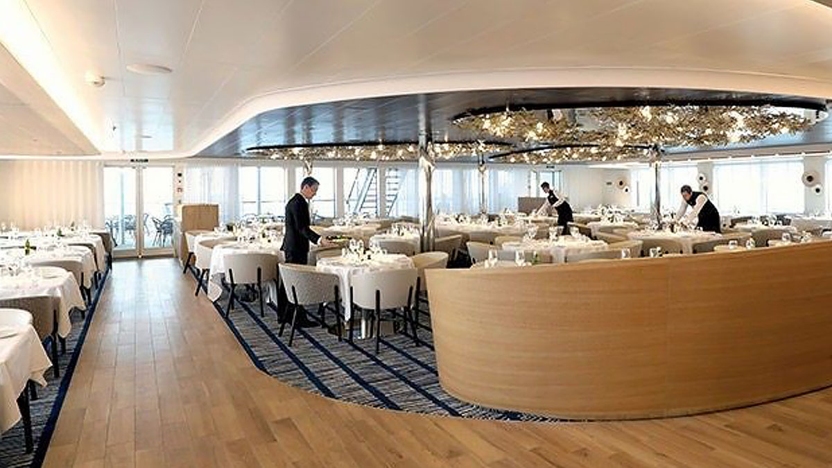 Small Ship Charter Dining